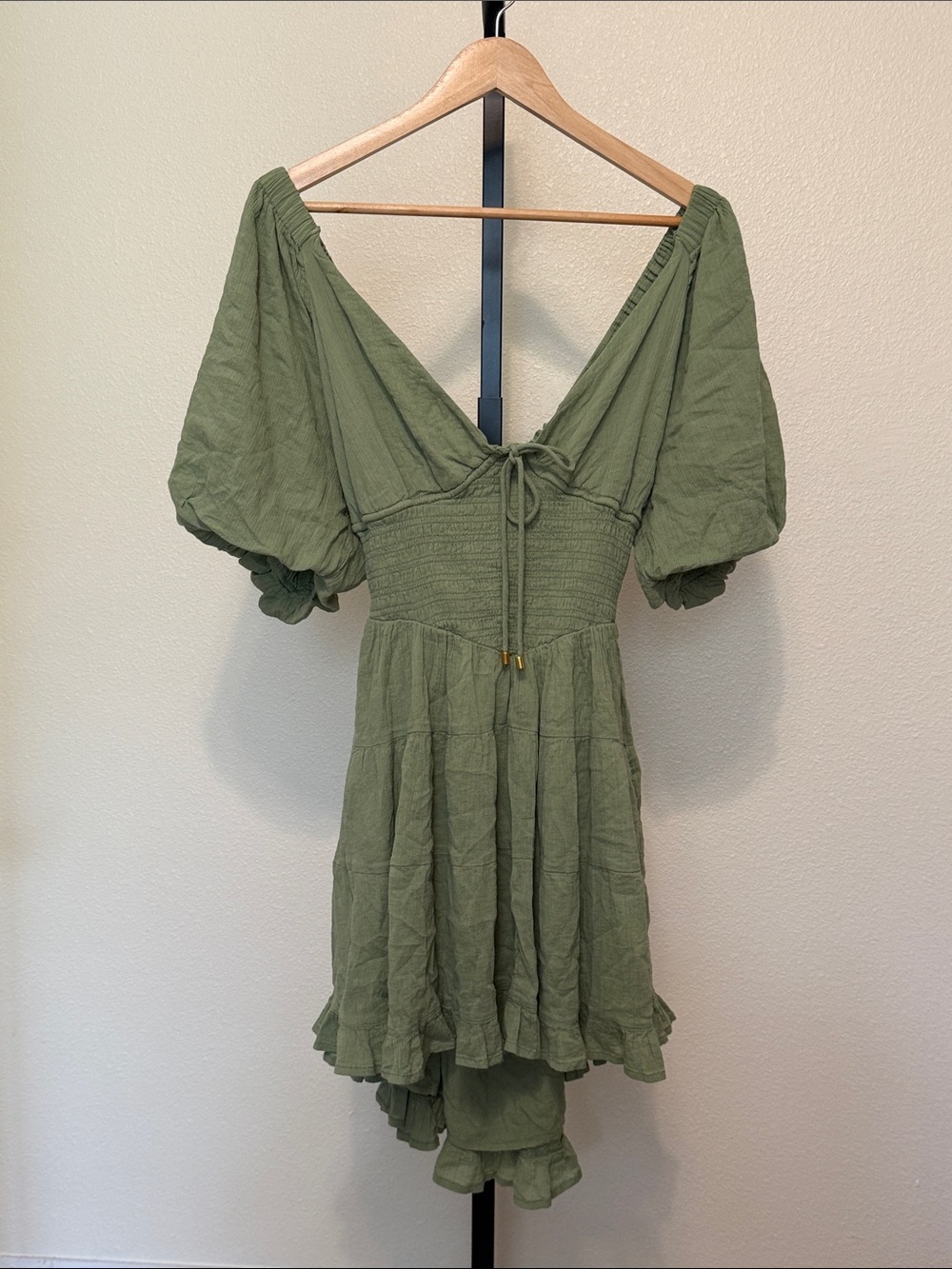 T2) Free people 💐Olive Green Puff Sleeve V-Neck Mini Dress